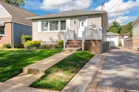 79 Linden St, Massapequa, NY 11758