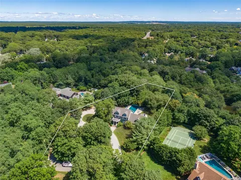4 Hidden Pond Ln, Westhampton, NY 11977