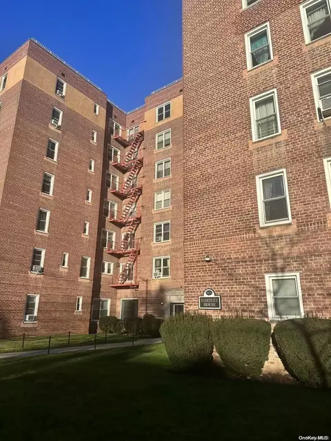 30-11 Parsons Blvd #2K, New York, NY 11354