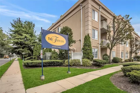 54 School St #303, North Hempstead, NY 11590