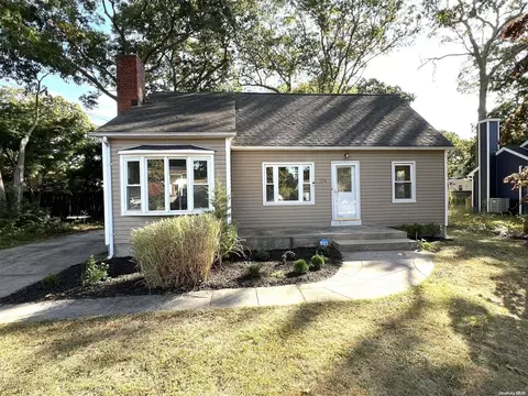 1215 Waverly Ave, Farmingville, NY 11738
