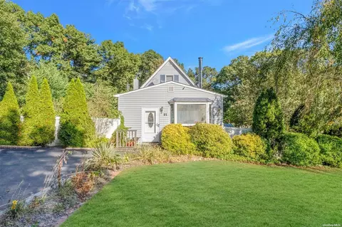 51 Wood Rd, Centereach, NY 11720