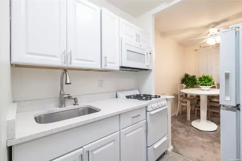 16 Main St #2Y, East Rockaway, NY 11518