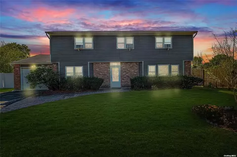 6 Sunflower, Coram, NY 11727