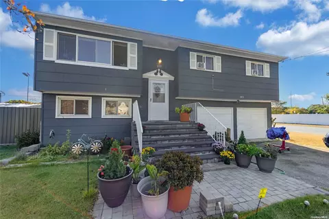 305 3rd St, Lindenhurst, NY 11757