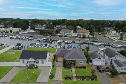 768 S Hickory St, Lindenhurst, NY 11757