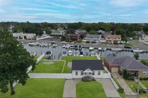 756 S 756 A 760 S S Hickory St, Lindenhurst, NY 11757