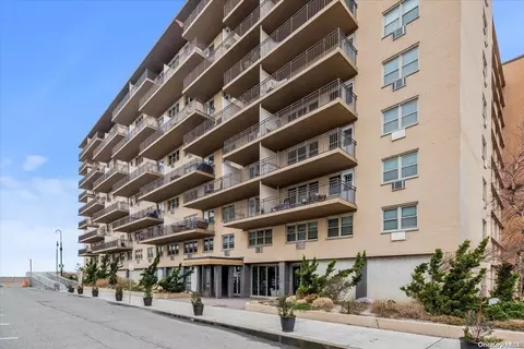 25 Neptune Blvd #7D, Long Beach, NY 11561