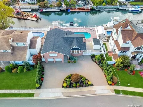 2876 Bay Dr, Merrick, NY 11566