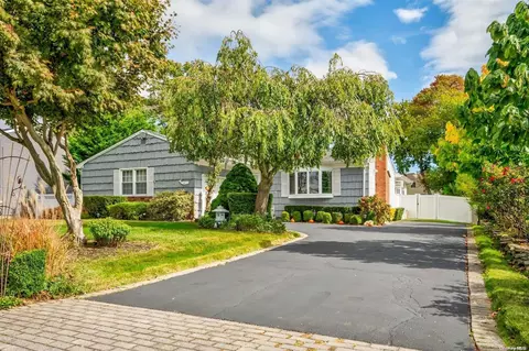 163 Bellevue Rd, Oakdale, NY 11769