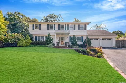 3 Natalie Ct, Ronkonkoma, NY 11779