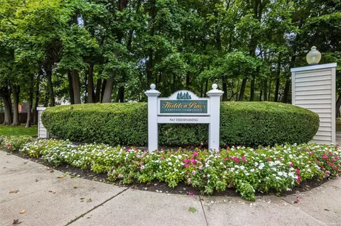 9 Hidden Pines Way #9, Bohemia, NY 11716