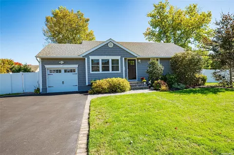 55 Quincy Pl, West Islip, NY 11795