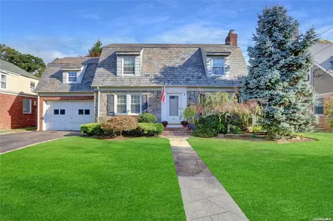 39 Atlas Ave, Malverne, NY 11565