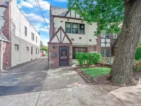 21-21 146th St, New York, NY 11357