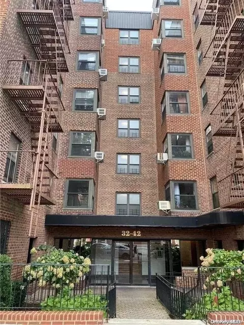 32-42 92nd St #B306, East Elmhurst, NY 11369
