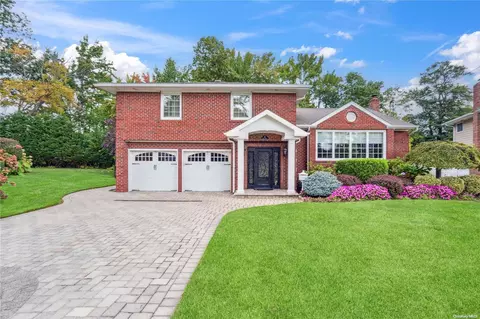 38 Piper Dr, North Hempstead, NY 11507