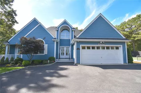82 Lakeside Ln, Westhampton, NY 11977