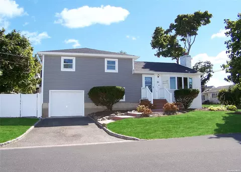 85 Irving Ave, Lindenhurst, NY 11757
