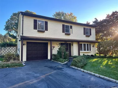 17 Summercress Ln, Coram, NY 11727