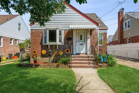 1112 Norbay St, Franklin Square, NY 11010