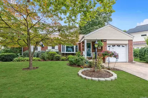 684 Laurel Dr, West Hempstead, NY 11552