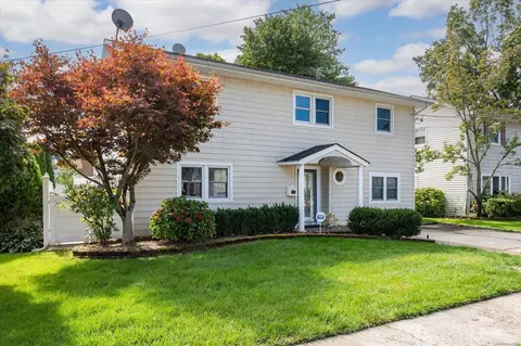 328 Van Cott Ave, Farmingdale, NY 11735