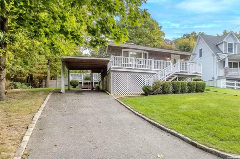 46 Neptune Rd, Rocky Point, NY 11778