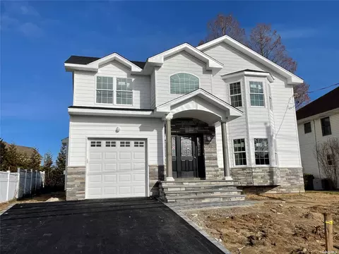 37 Raynham Dr, Syosset, NY 11791