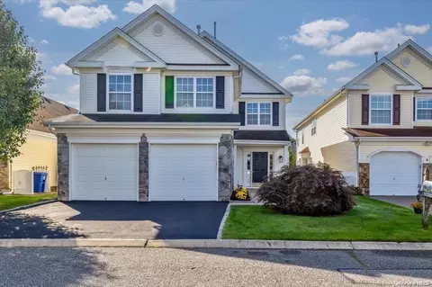 8 Jennifer Ln #8, Middle Island, NY 11953