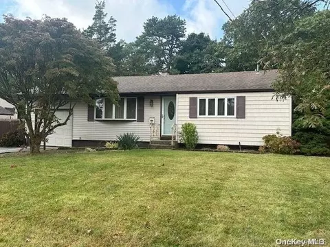 162 Gibbs Rd, Central Islip, NY 11722