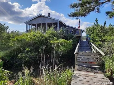 7 Sandpiper Walk, Patchogue, NY 11772