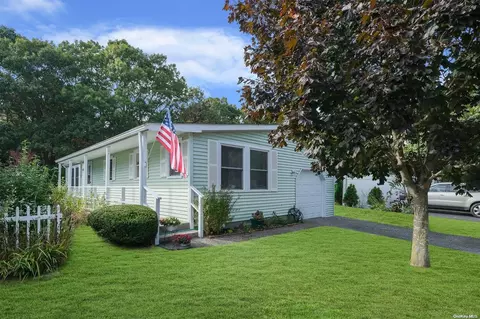 125 W Village Cir #125, Manorville, NY 11949