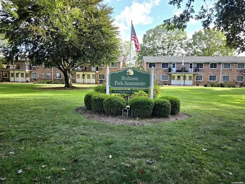 56 Jervis Ave #56, Farmingdale, NY 11735