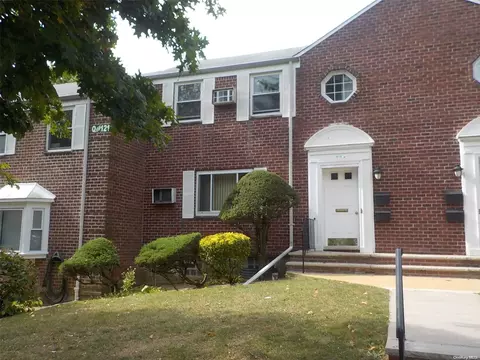 70-16 261st St #A-2, Glen Oaks, NY 11004
