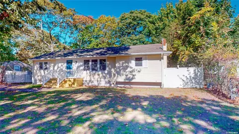 27 President Rd, Mastic Beach, NY 11951