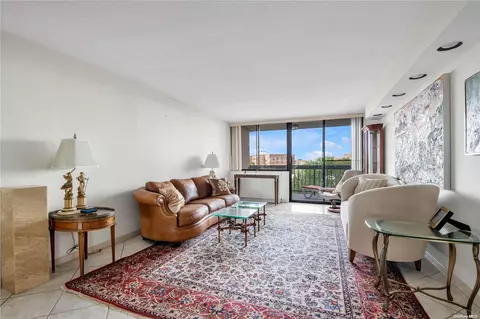 1 Bay Club Dr #5J, New York, NY 11360