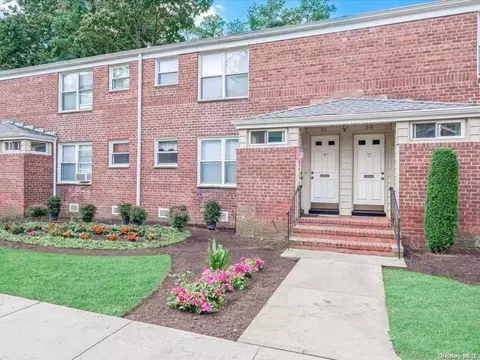 56 Edwards St #2B, North Hempstead, NY 11577