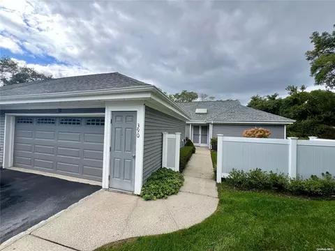 390 W W Shr #390, Brookhaven, NY 11955