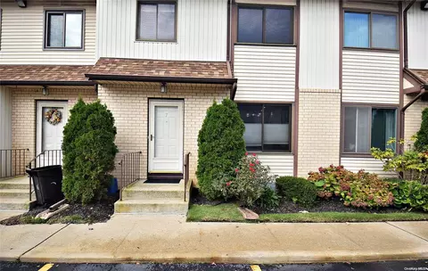 15 Franklin Pl #7, Oceanside, NY 11572