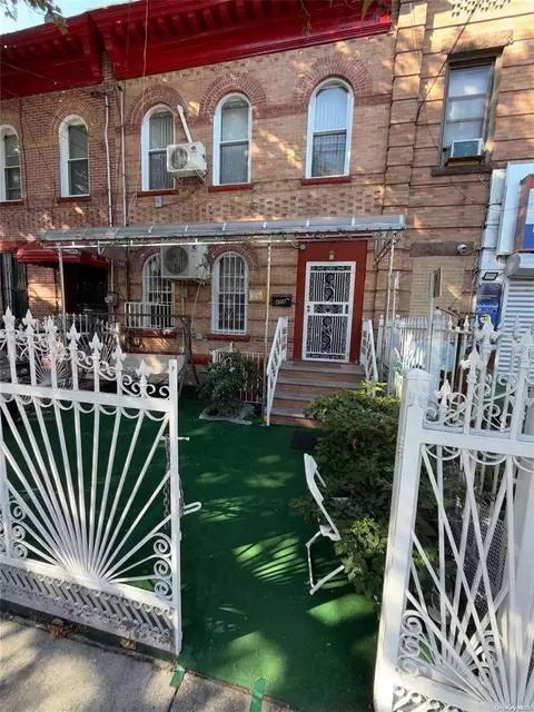 458 Crescent St, Brooklyn, NY 11208