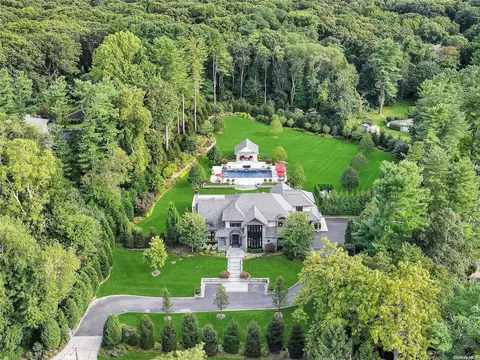 1263 Pine Valley Rd, Oyster Bay, NY 11771