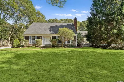 20 Foster Rd, Quogue, NY 11959