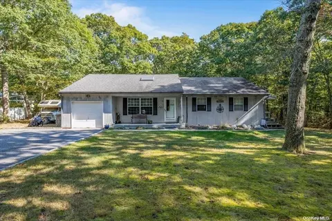 23 James Hawkins Rd, Moriches, NY 11955