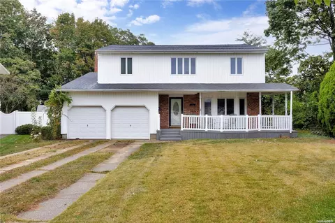 1354 Estelle Ct, Seaford, NY 11783