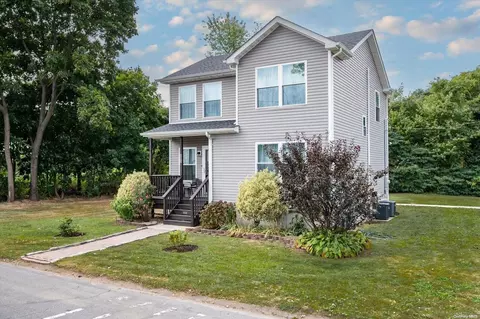 201 2nd Ave, Lindenhurst, NY 11757
