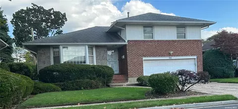 711 Steven Ct, East Meadow, NY 11554