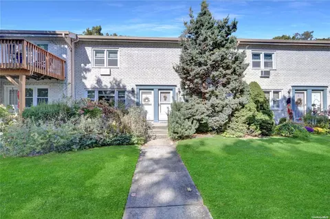 113 Cardinal Ln #0, Islip, NY 11751