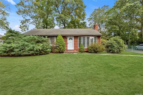 9 Marlboro Dr, Huntington, NY 11743