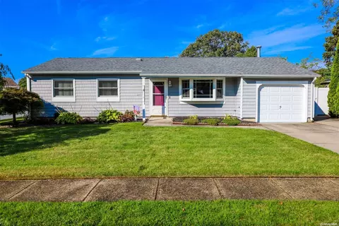 116 Glenmere Way, Holbrook, NY 11741